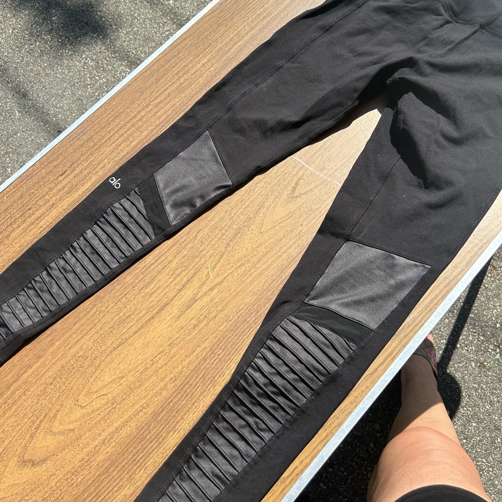 Alo high waist satin panel legging
